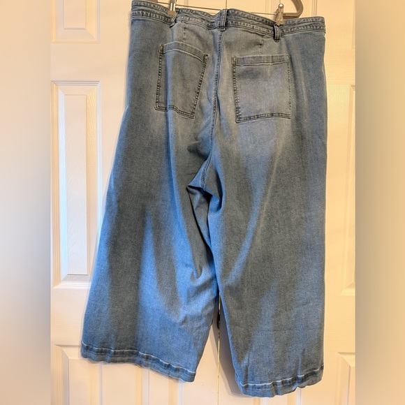 Torrid Light Blue Flare Jeans Plus Size 24 - Picture 6 of 7